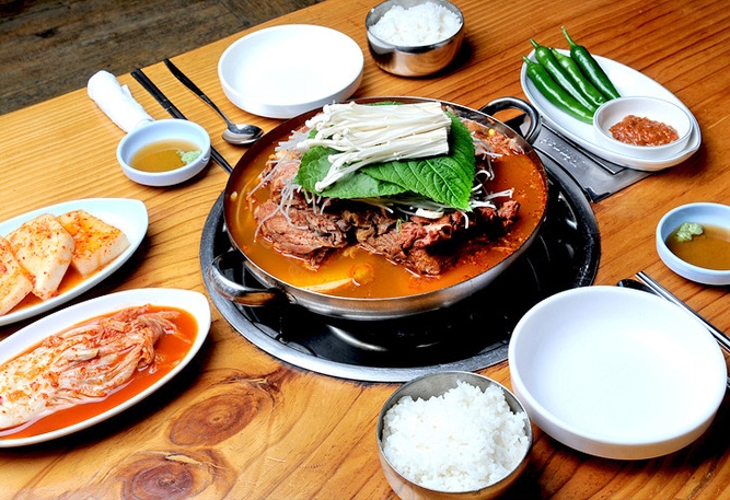 이지데이 맛집 - 왕대박감자탕